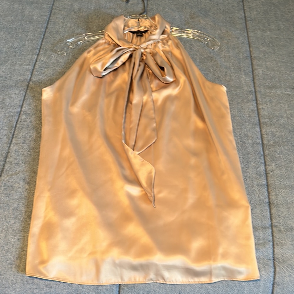 Sleeveless top with bow